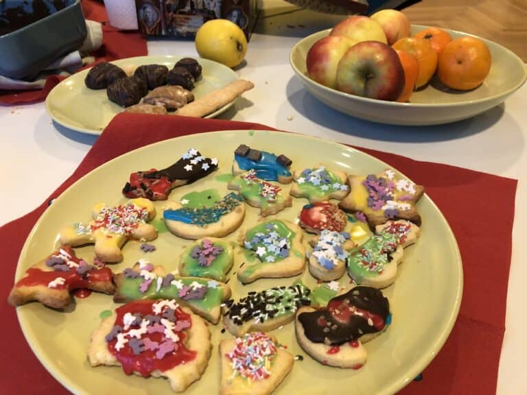 Weihnachtliches Backen und Basteln